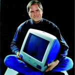 imac-1998-steve-jobs-novo-segurando