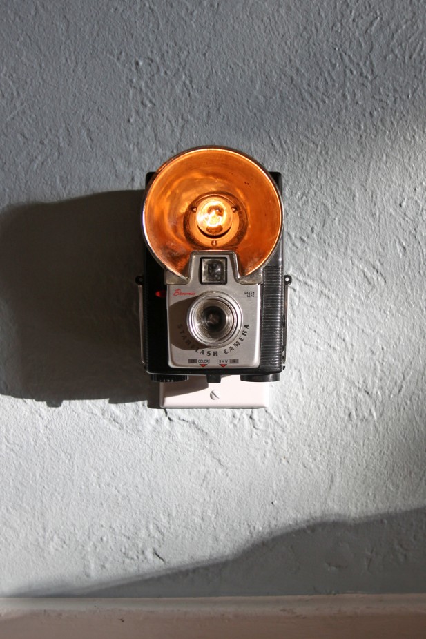 Recicle: transforme câmeras fotográficas antigas em belas luminárias 1x1.trans câmera antiga luminaria kodac