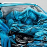 Pintura corporal simula um carro amassado