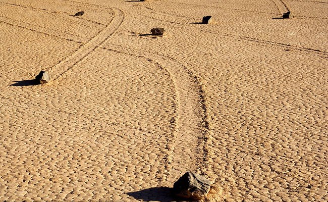 pedras que andam deserto