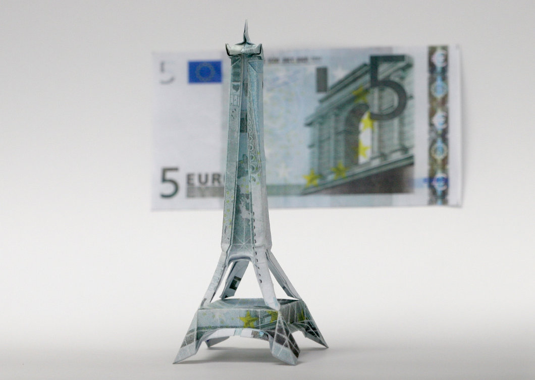 Origami em dinheiro - Torre Eiffel