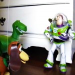 Dois amigos norte-americanos regravam Toy Story com bonecos reais