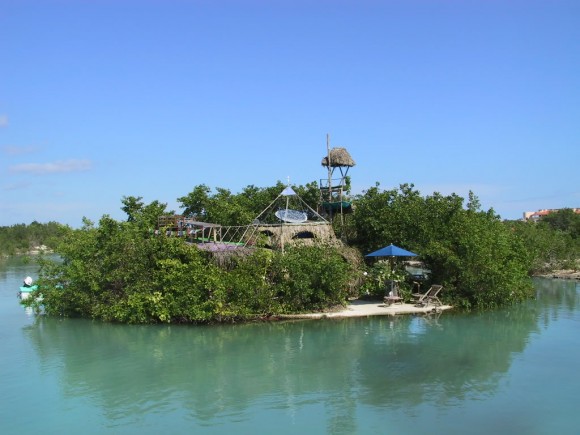Spiral Island - Richi - Ilha Artificial Flutuante sobre a água