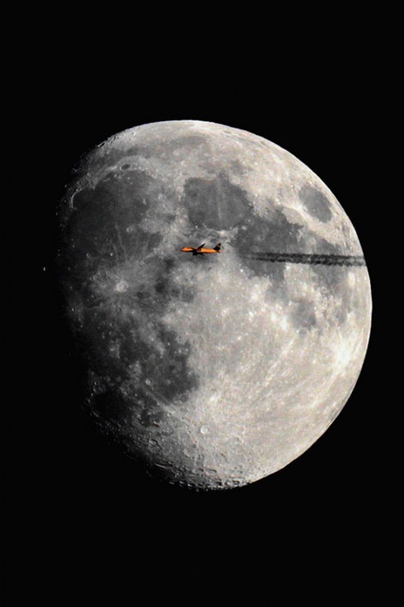 Aviões voando em frente à lua e ao sol (3)