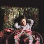 Para vencer preconceitos, inclusive o próprio, mãe produz série de fotos sobre filha com Síndrome de Down