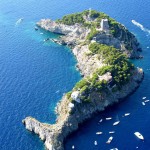 A ilha italiana que tem um curioso formato de golfinho (+ fotos da região)