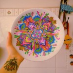Talentosa ilustradora brasileira transforma pratos em verdadeiras obras de arte