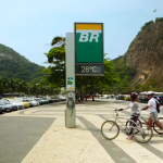 Para facilitar a vida dos ciclistas, ação instala calibradores em relógios de rua no Rio de Janeiro