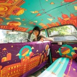 Táxi todo decorado aumenta faturamento e ajuda artistas na Índia