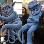Artista desenha criaturas ao lado de passageiros do metrô