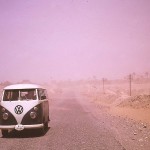 Viajando com estilo: Kombi na estrada em Marrocos
