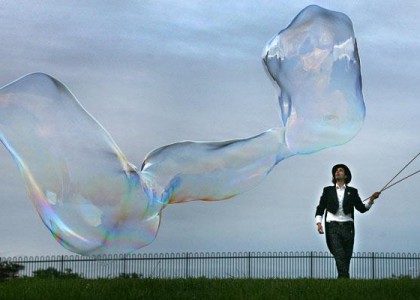 Sam Heath: o Homem das maiores bolhas de sabão do mundo! – Guinness Book