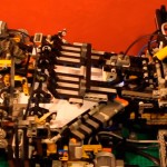 Máquina de Lego faz aviões de papel