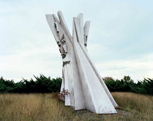 Monumentos esquecidos na Iugoslávia (17) - Ostra