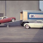 Fotógrafo cria imagens realistas usando carros em miniatura e perspectiva