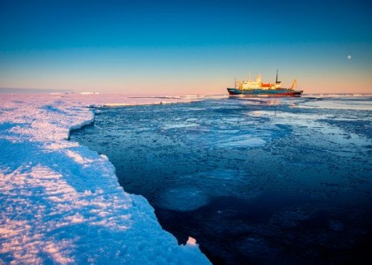 Fotógrafo preso a bordo de navio encalhado na Antártida registra a experiência