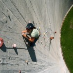 Esta represa na Suíça foi transformada na maior parede artificial de escalada do mundo
