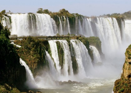 Vídeo (quase) reproduz a experiência de visitar as Cataratas do Iguaçu