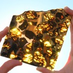 Como você se sentiria segurando um meteorito de 4,5 bilhões de anos?
