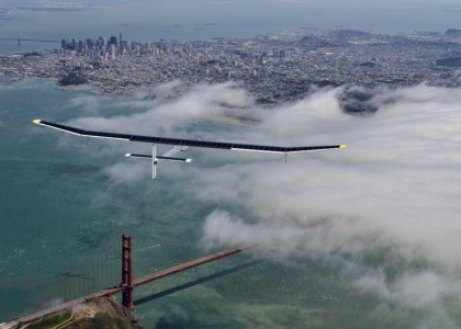 Um avião movido a energia solar pretende dar a volta ao mundo