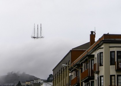 Foto flagra uma “caravela” flutuando no céu de São Francisco