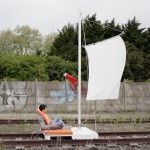 Criando veículos estranhos, artistas chamam a atenção para trilhos abandonados na França