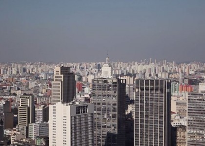 Esse gringo resolveu explorar São Paulo, ele gosta mais da cidade que muito paulistano
