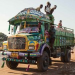 Pintados à mão, os caminhões indianos são obras de arte em movimento