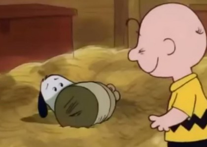 Abra um sorriso assistindo ao momento em que Charlie Brown conhece o Snoopy