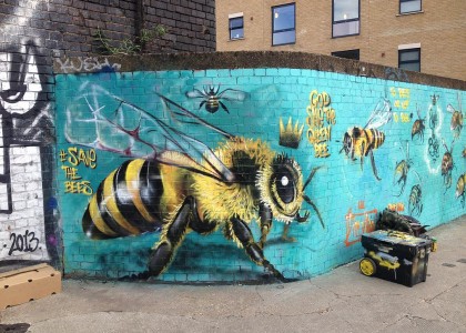 Grafiteiro se especializou em desenhar abelhas pelos muros de Londres