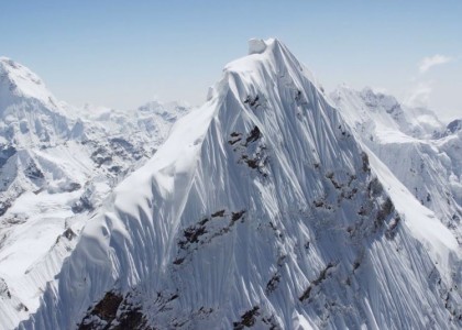 Um passeio aéreo de tirar o fôlego pelas mais altas montanhas do mundo no Himalaia