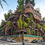 Como uma casa na árvore gigante, prédio protege moradores do barulho, calor e poluição