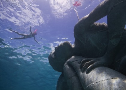 Maior escultura submersa do mundo servirá também como um recife artificial