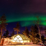 Iglus de vidro permitem que hóspedes observem estrelas e a aurora boreal na Finlândia