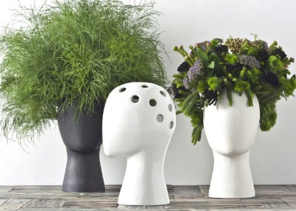 As plantas são os cabelos desses vasos em formato de cabeça