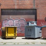 Artista cria mini casas móveis de sucata para pessoas em situação de rua