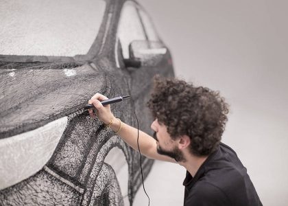 Para divulgar um carro, eles fizeram a maior escultura com caneca 3D do mundo